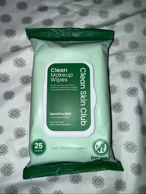 Clean Skin Club Sensitive Makeup Remover Wipes - Green